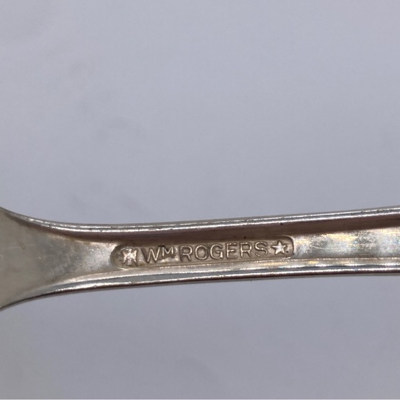 WM Rogers International Silver Serving Fork ~8” Floral Design - Picture 3 of 6